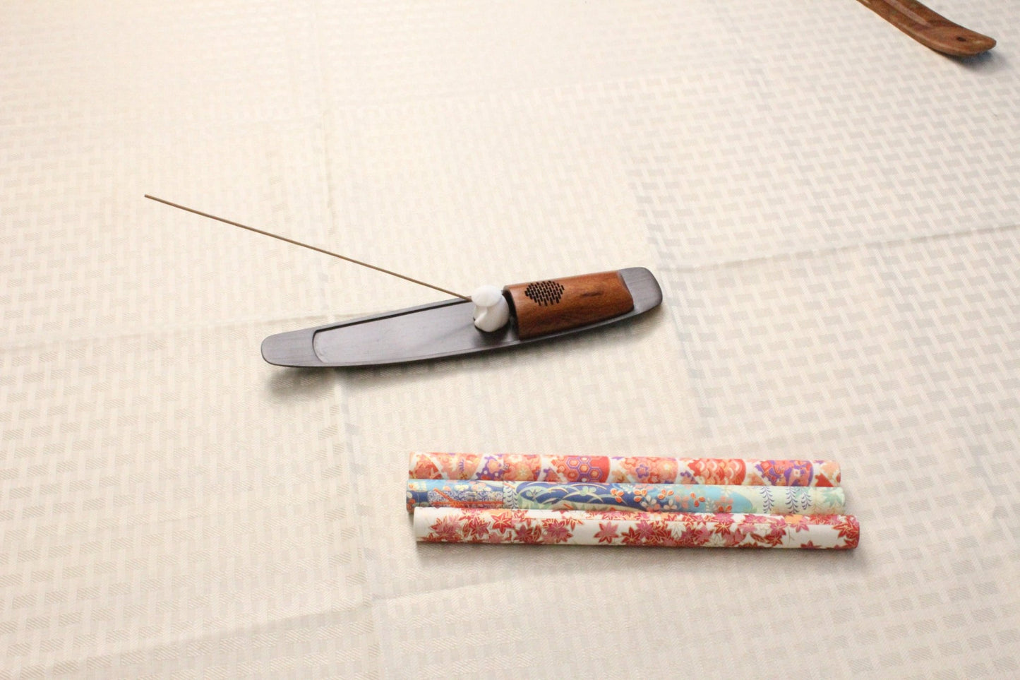 Amber Incense 琥珀金颜香 - Oriental Lotus