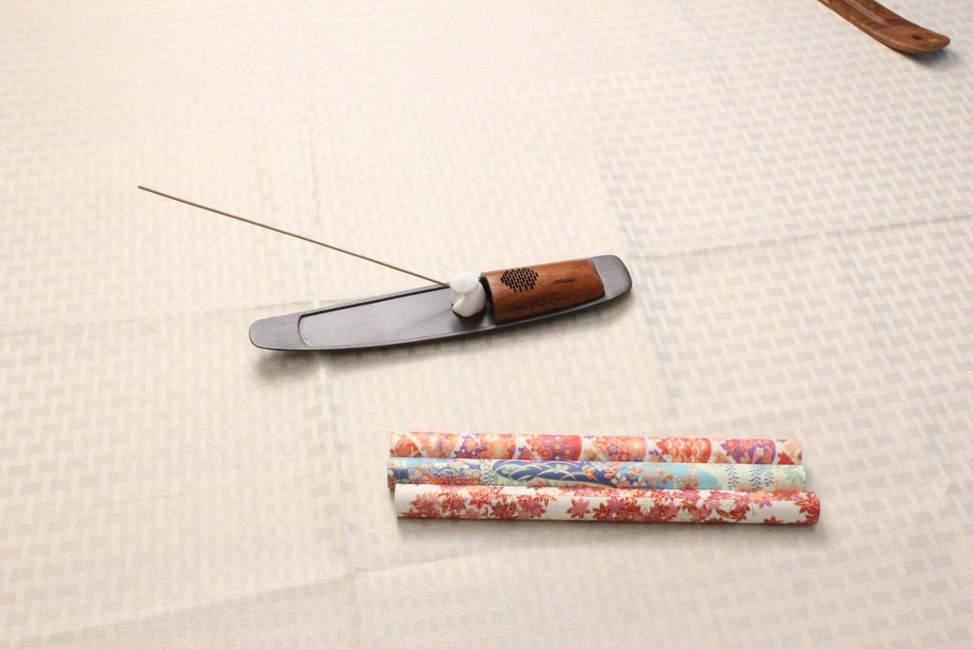 Amber Incense 琥珀金颜香 - Oriental Lotus