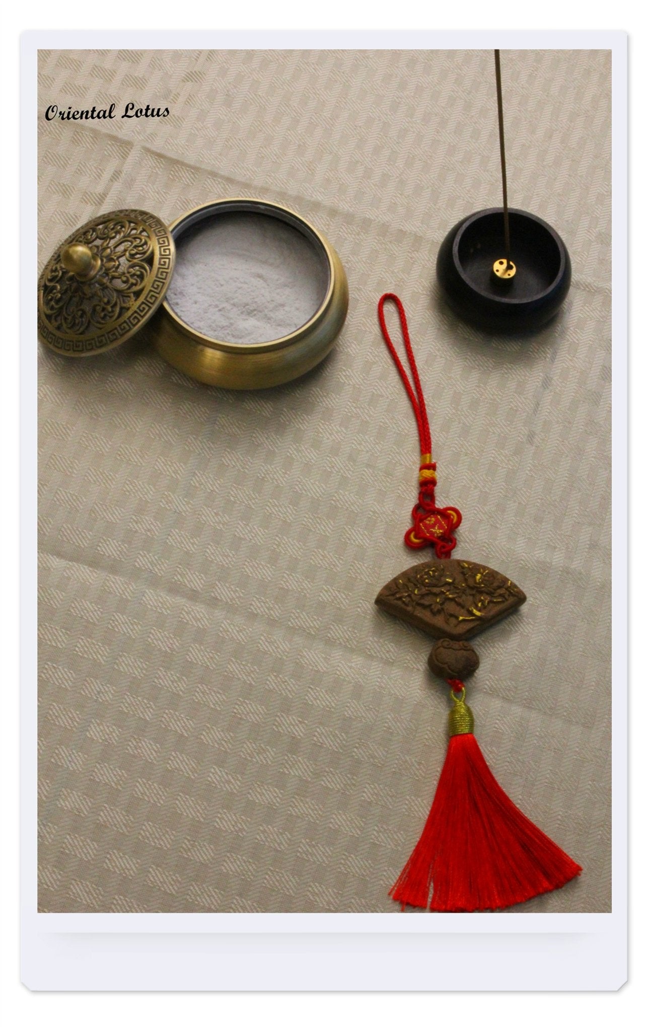 Er Su Jiu Ju Woody Incense close-up